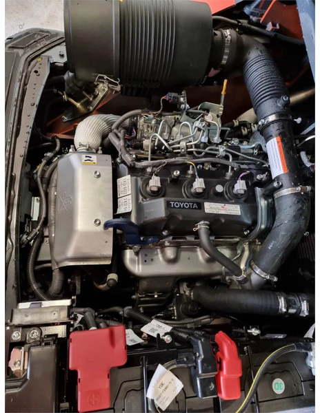 Toyota 8FD70F - Дизел вилушкар: слика 1 Toyota 8FD70F - Дизел вилушкар: слика 1