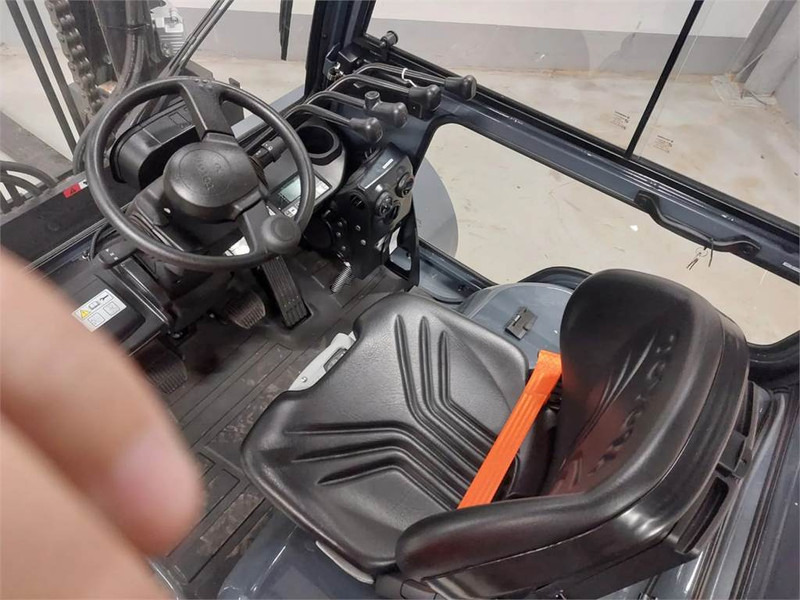 Toyota 8FD70F - Дизел вилушкар: слика 1 Toyota 8FD70F - Дизел вилушкар: слика 1