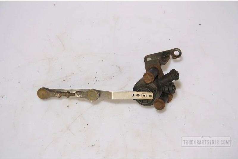 Iveco Body & Chassis Parts Hoogteregelaar Iveco Used - Суспензија на кабината за Камион: слика 1 Iveco Body & Chassis Parts Hoogteregelaar Iveco Used - Суспензија на кабината за Камион: слика 1
