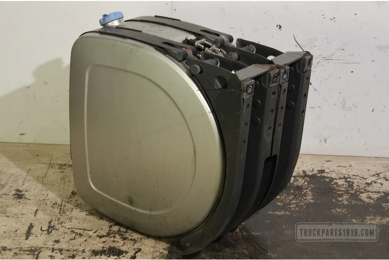 Renault Exhaust System Ad Blue Tank Renault - AdBlue резервоар за Камион: слика 2 Renault Exhaust System Ad Blue Tank Renault - AdBlue резервоар за Камион: слика 2