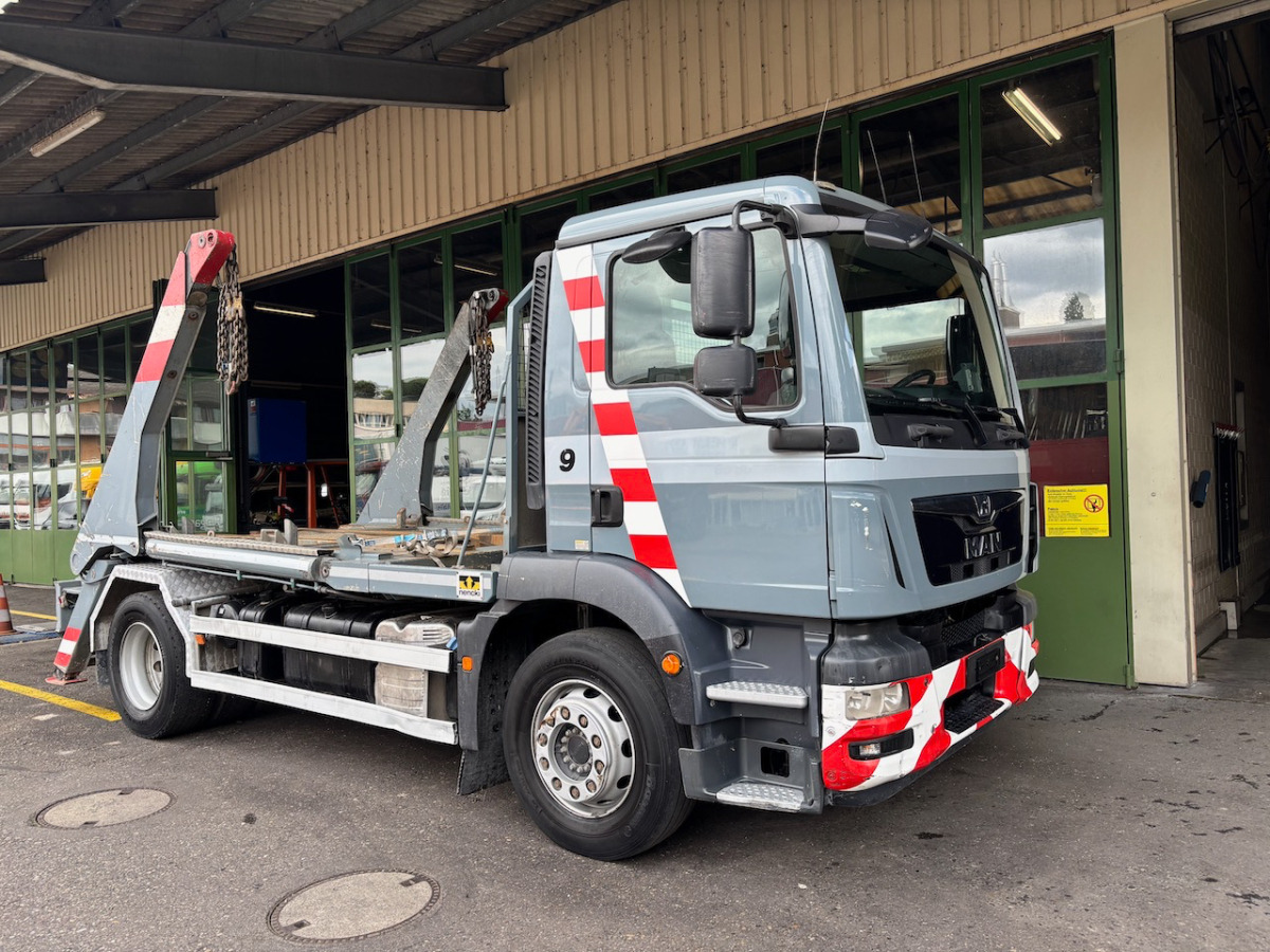 MAN TGM 18.340 - Камион за подигање контејнери: слика 1 MAN TGM 18.340 - Камион за подигање контејнери: слика 1