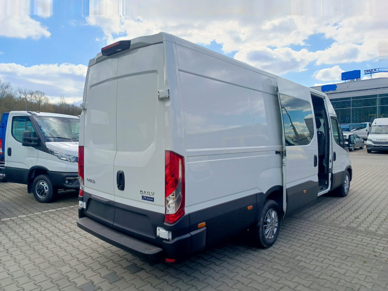 IVECO Daily 35 180 7-Sitzer - Патничко комбе, Комби со двојна кабина: слика 4 IVECO Daily 35 180 7-Sitzer - Патничко комбе, Комби со двојна кабина: слика 4