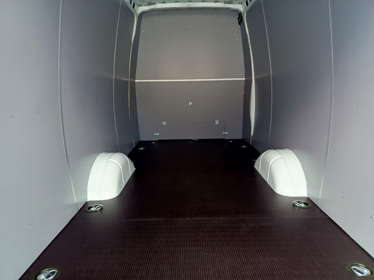 IVECO Daily 35 180 7-Sitzer - Патничко комбе, Комби со двојна кабина: слика 3 IVECO Daily 35 180 7-Sitzer - Патничко комбе, Комби со двојна кабина: слика 3