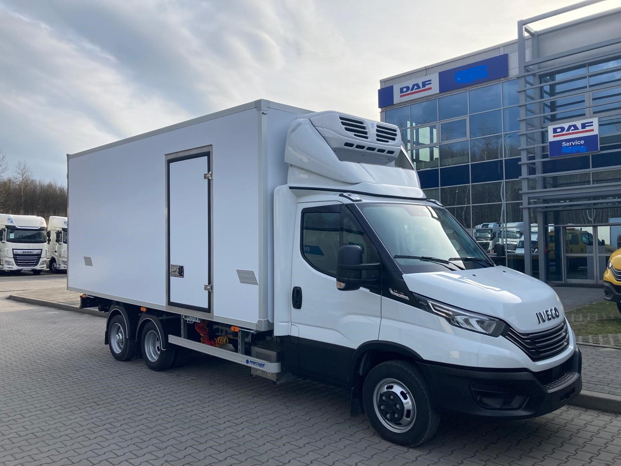 IVECO Daily BE-Truck 35S18H A8 180 PS Kühlkoffer 7.000kg Gesamtgewicht - Камион ладилник: слика 4 IVECO Daily BE-Truck 35S18H A8 180 PS Kühlkoffer 7.000kg Gesamtgewicht - Камион ладилник: слика 4
