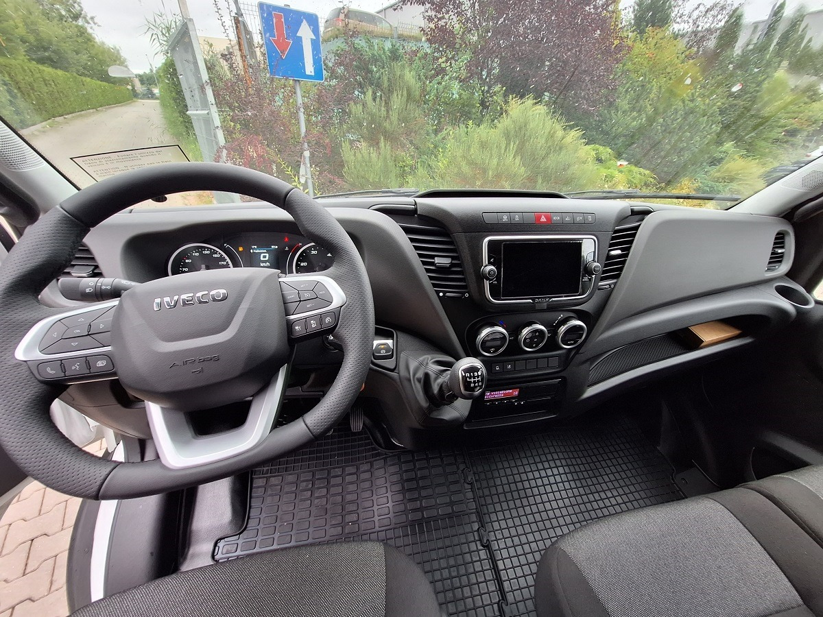 Iveco Daily 70C18A8 Backsleeper BÄR - Комбе со церада: слика 4 Iveco Daily 70C18A8 Backsleeper BÄR - Комбе со церада: слика 4