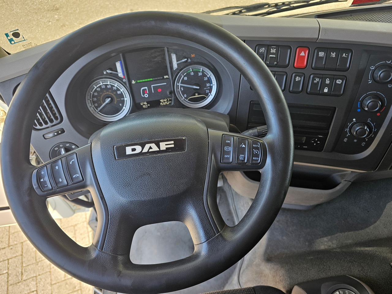 DAF LF 220 Euro 6 - Камион за подигање контејнери: слика 5 DAF LF 220 Euro 6 - Камион за подигање контејнери: слика 5