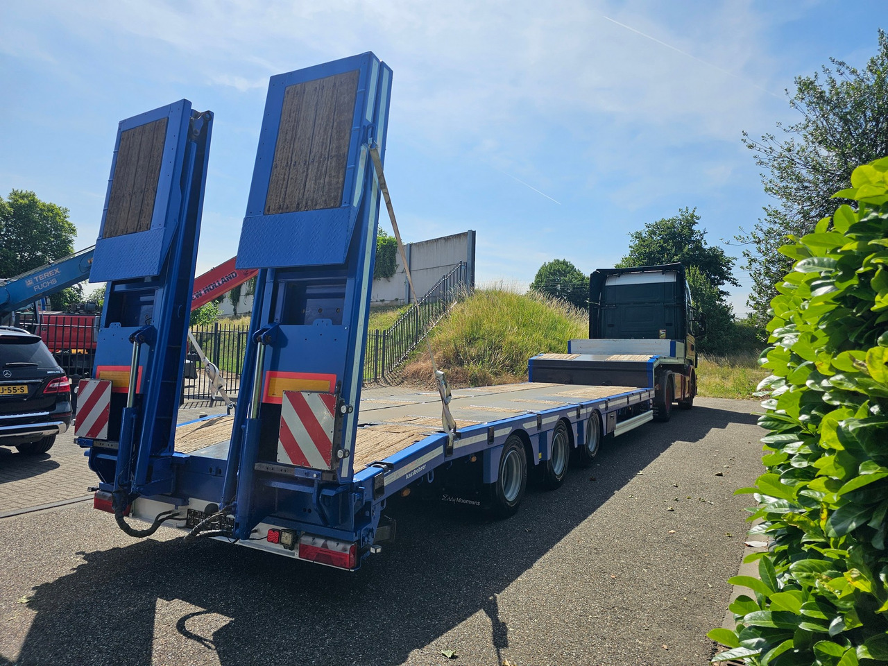 Kässbohrer LB3E With Hydraulic Flip Ramps - Полуприколка за низок утовар: слика 4 Kässbohrer LB3E With Hydraulic Flip Ramps - Полуприколка за низок утовар: слика 4