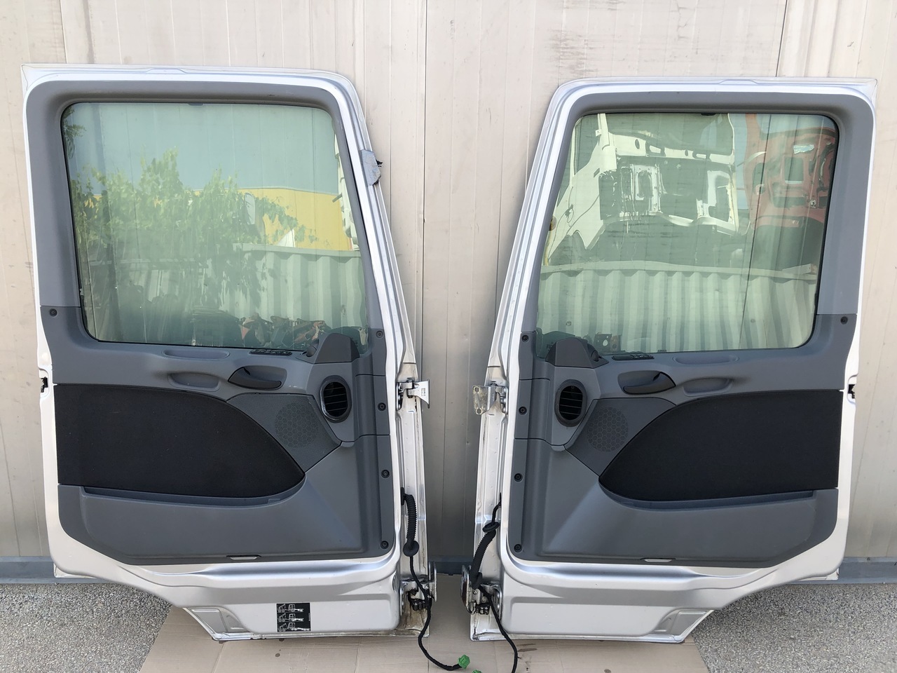 DOOR ACTROS MP2-3 LEFT AND RIGHT MEGA SPACE CAB - Врата и делови за Камион: слика 1 DOOR ACTROS MP2-3 LEFT AND RIGHT MEGA SPACE CAB - Врата и делови за Камион: слика 1