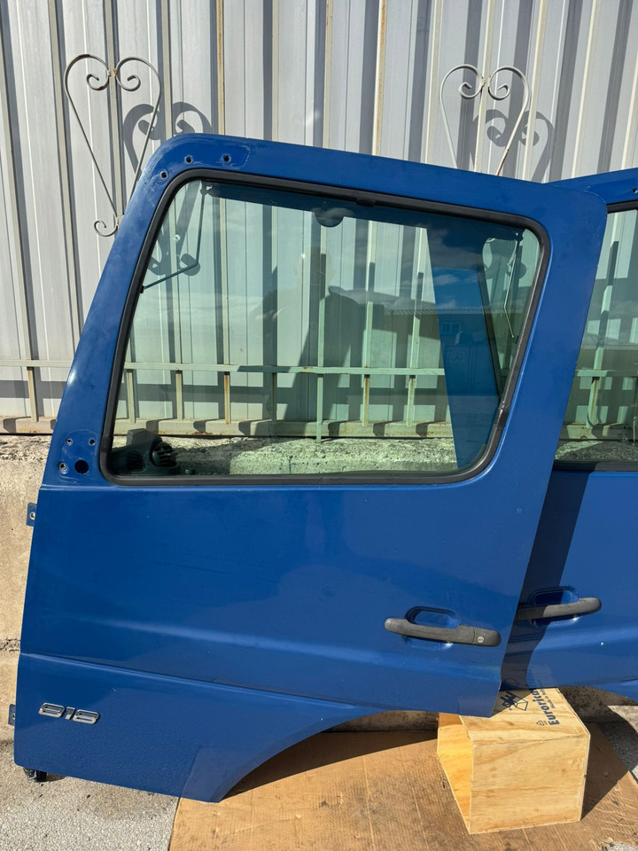 DOOR MERCEDES ATEGO 4 (LEFT AND RIGHT) - Кабина и ентериер: слика 2 DOOR MERCEDES ATEGO 4 (LEFT AND RIGHT) - Кабина и ентериер: слика 2
