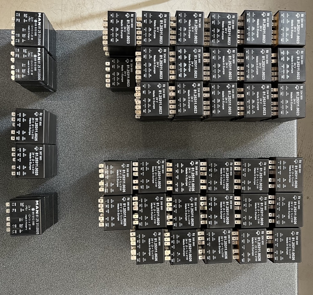 FLASHING-WIPING PULSE UNIT MAN F90,F2000 - Електричен систем за Камион: слика 1 FLASHING-WIPING PULSE UNIT MAN F90,F2000 - Електричен систем за Камион: слика 1