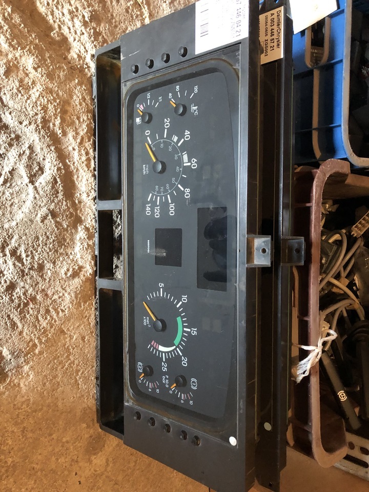 MERCEDES ACTROS MP1-MP2-MP3-MP4-ATEGO2 ELECTRONIC INSTRUMENT EURO 2/3/4/5 - Тахограф за Камион: слика 1 MERCEDES ACTROS MP1-MP2-MP3-MP4-ATEGO2 ELECTRONIC INSTRUMENT EURO 2/3/4/5 - Тахограф за Камион: слика 1