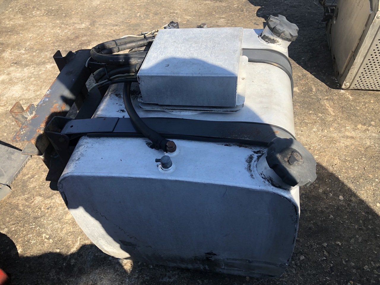 Резервоар за гориво за Камион MERCEDES-BENZ,MAN ACTROS MP4,TGA,TGX: слика 18 Резервоар за гориво за Камион MERCEDES-BENZ,MAN ACTROS MP4,TGA,TGX: слика 18