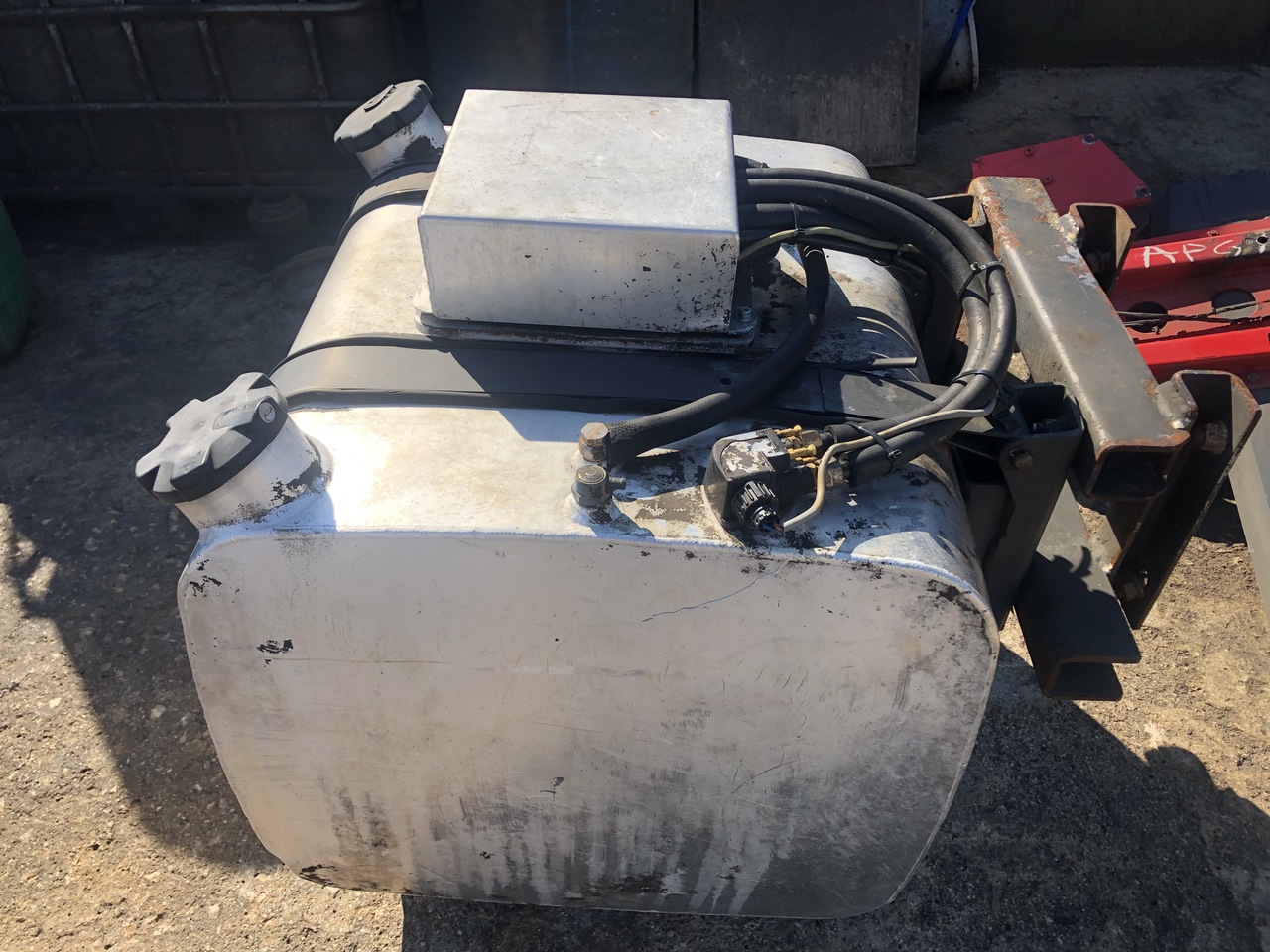 Резервоар за гориво за Камион MERCEDES-BENZ,MAN ACTROS MP4,TGA,TGX: слика 14 Резервоар за гориво за Камион MERCEDES-BENZ,MAN ACTROS MP4,TGA,TGX: слика 14