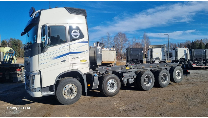 Volvo FH750 New engine and gearbox - Камион со кабинска шасија: слика 1 Volvo FH750 New engine and gearbox - Камион со кабинска шасија: слика 1