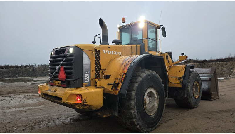 Volvo L220E - Натоварувач на тркала: слика 1 Volvo L220E - Натоварувач на тркала: слика 1