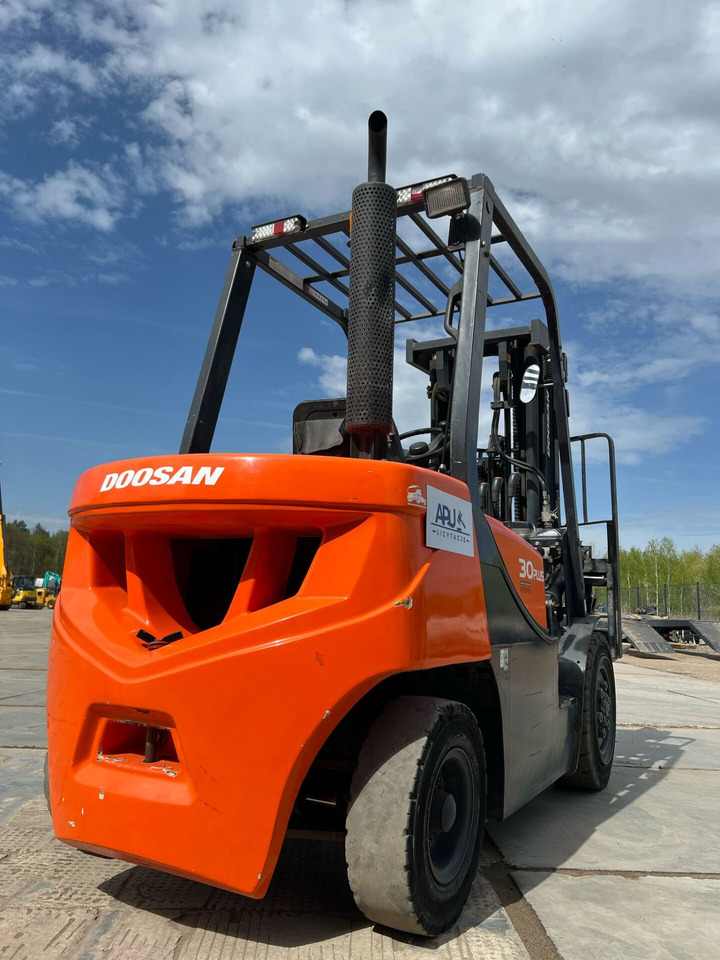 DOOSAN D30 GP - Вилушкар: слика 4 DOOSAN D30 GP - Вилушкар: слика 4