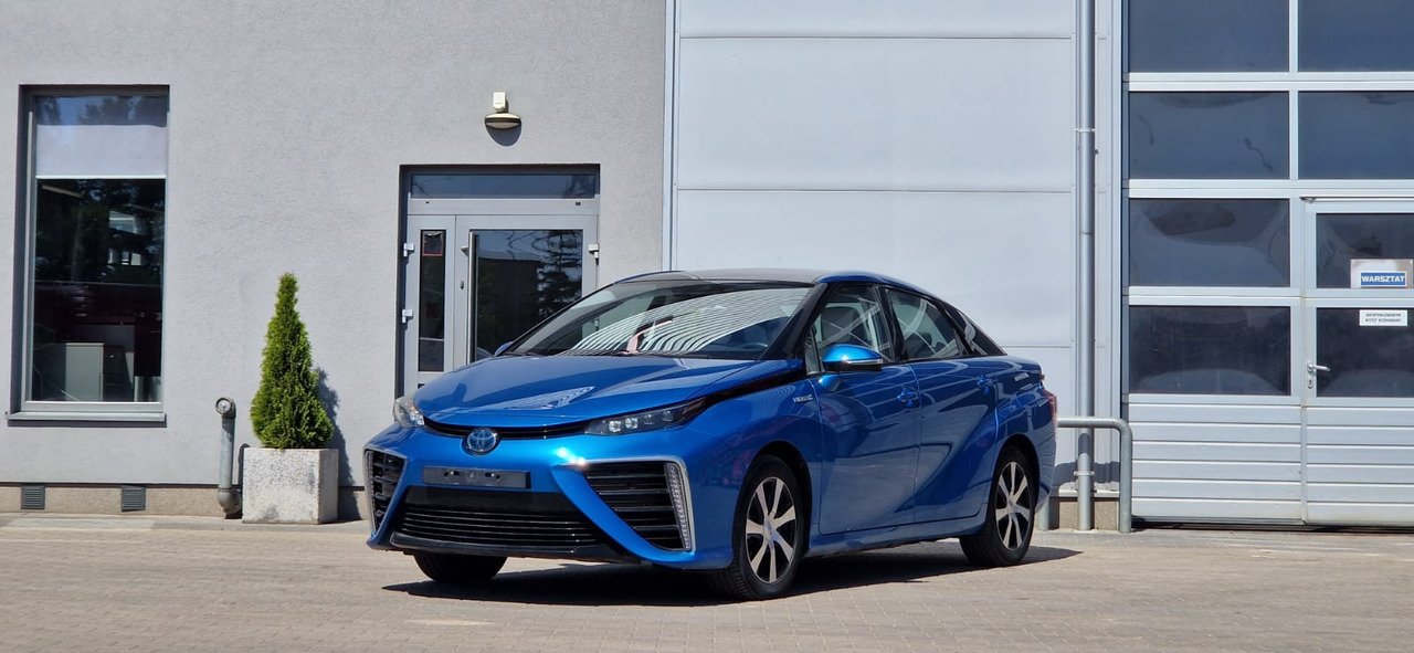 Toyota Mirai - Седан: слика 2 Toyota Mirai - Седан: слика 2