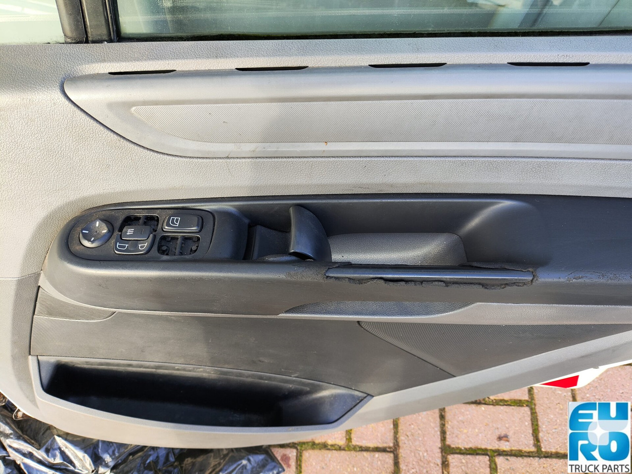 DAF CF EURO 6 PORTIER RECHTS COMPLEET 1950971A6 - Врата и делови за Камион: слика 3 DAF CF EURO 6 PORTIER RECHTS COMPLEET 1950971A6 - Врата и делови за Камион: слика 3