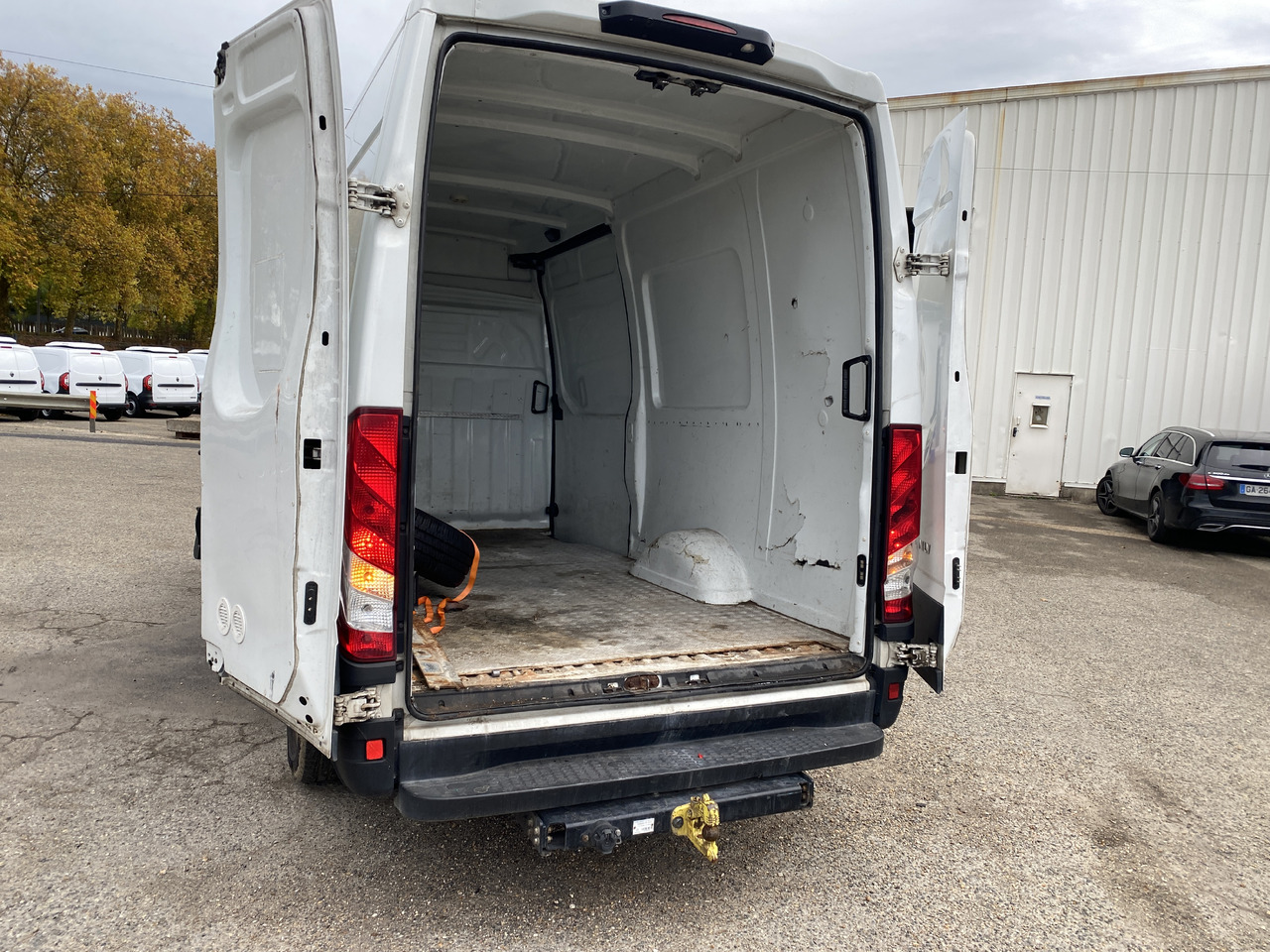 IVECO DAILY 35S18 - Товарно комбе: слика 5 IVECO DAILY 35S18 - Товарно комбе: слика 5