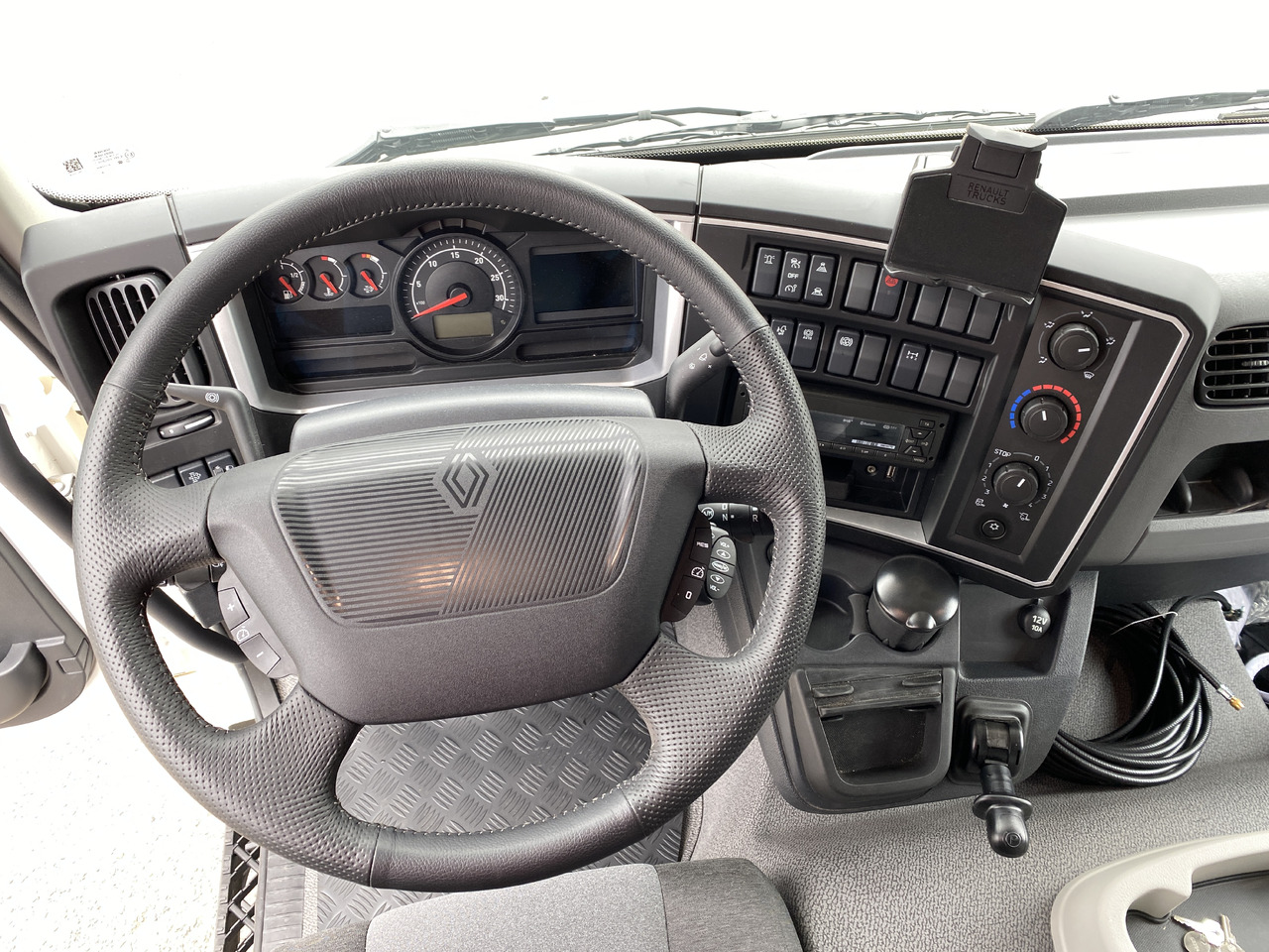 Нов Камион ладилник за транспорт на храна RENAULT D 12: слика 7