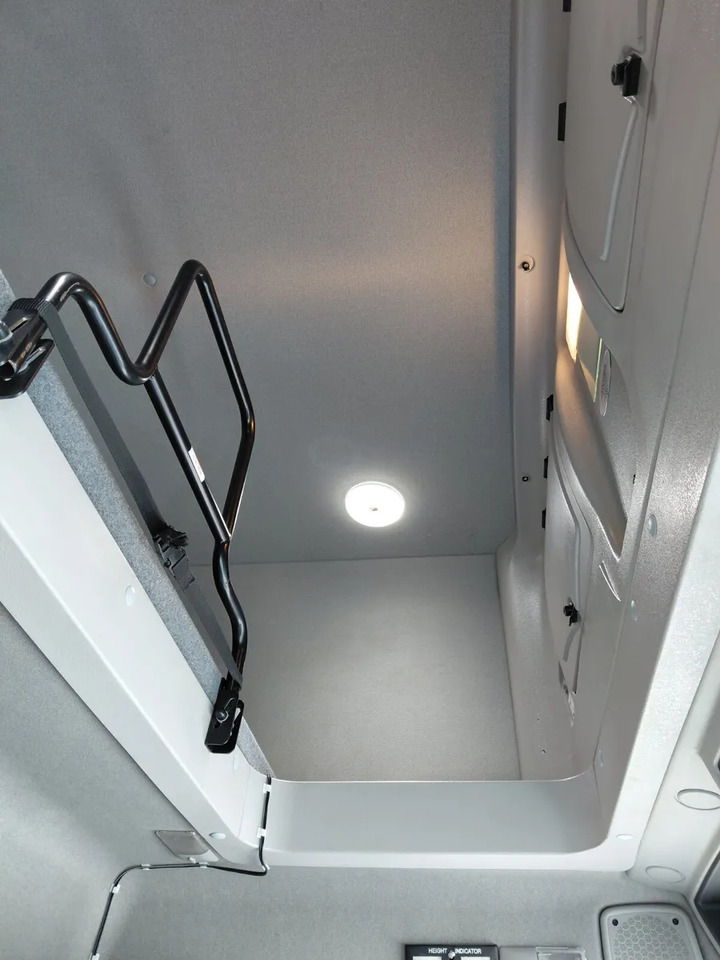 2017 Renault D12 4×2 Double Sleeper Curtainsider - Камион со церада: слика 4 2017 Renault D12 4×2 Double Sleeper Curtainsider - Камион со церада: слика 4