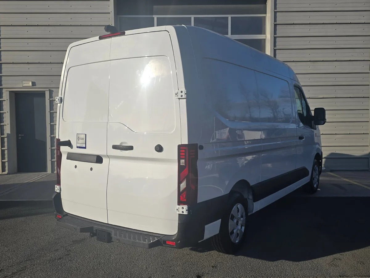 2025 Renault E-Tech Master L2H2 - Товарно комбе: слика 4 2025 Renault E-Tech Master L2H2 - Товарно комбе: слика 4