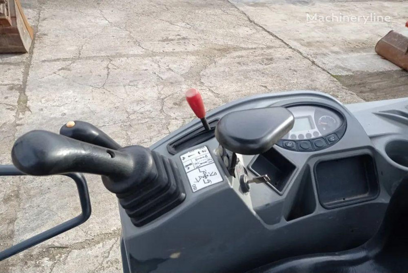 Мини багер Bobcat E17 mini excavator: слика 12