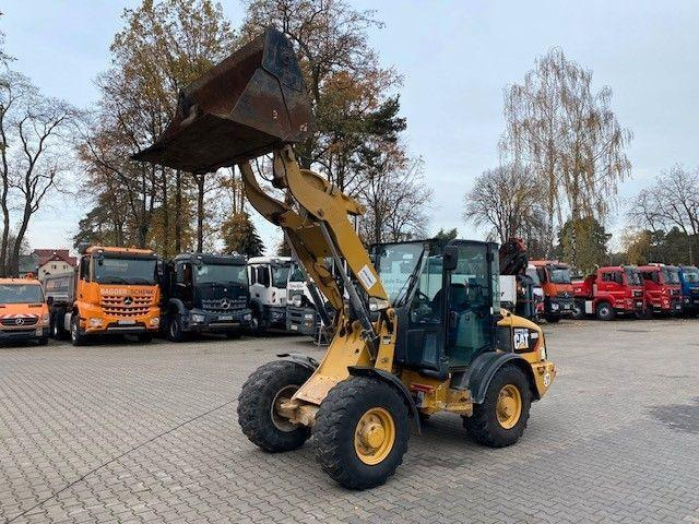 Caterpillar 906H - Натоварувач на тркала: слика 1 Caterpillar 906H - Натоварувач на тркала: слика 1