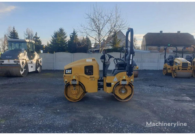 Caterpillar CB 24B road roller - Ваљак: слика 2 Caterpillar CB 24B road roller - Ваљак: слика 2