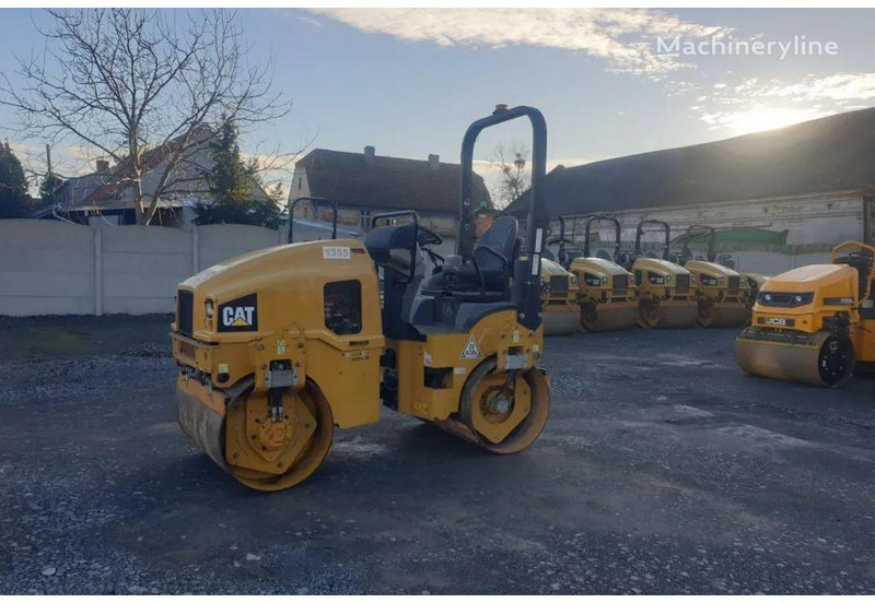 Caterpillar CB 24B road roller - Ваљак: слика 3 Caterpillar CB 24B road roller - Ваљак: слика 3