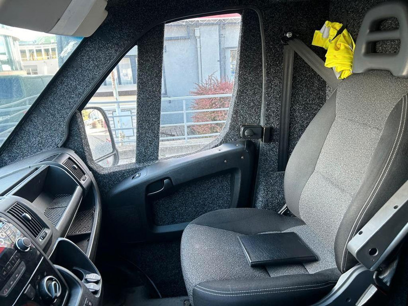 Fiat Ducato Armored Money Truck - Комбе фургон: слика 5 Fiat Ducato Armored Money Truck - Комбе фургон: слика 5