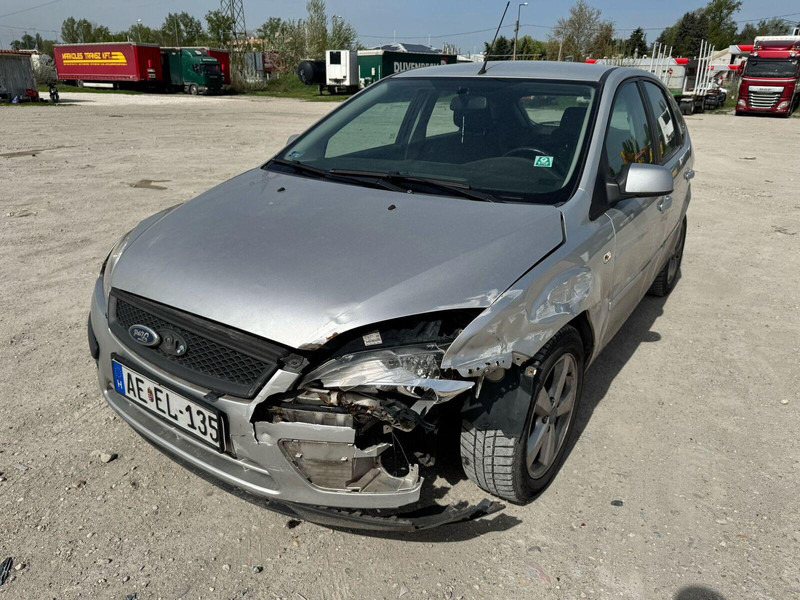 Ford Focus 1,6 i - Damaged Car - Хечбек: слика 1 Ford Focus 1,6 i - Damaged Car - Хечбек: слика 1