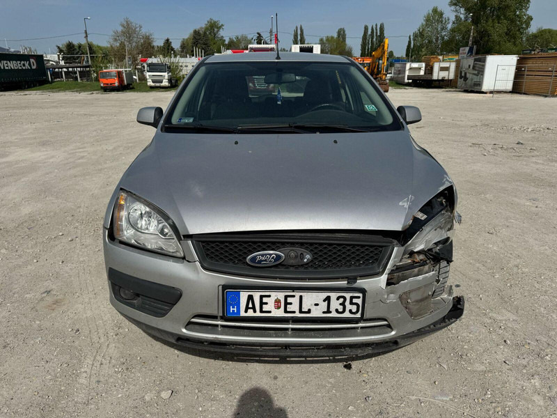Ford Focus 1,6 i - Damaged Car - Хечбек: слика 3 Ford Focus 1,6 i - Damaged Car - Хечбек: слика 3
