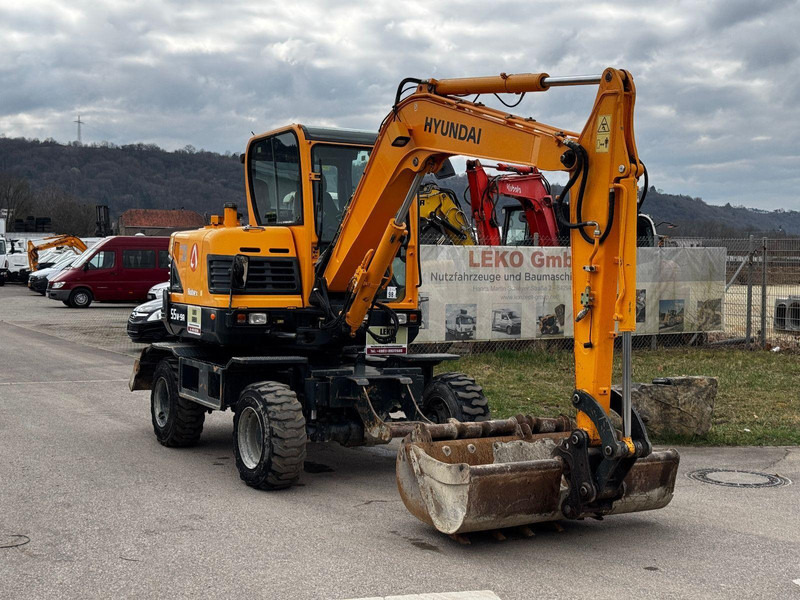 Hyundai Robex 55W-9A - Багер на тркала: слика 1 Hyundai Robex 55W-9A - Багер на тркала: слика 1