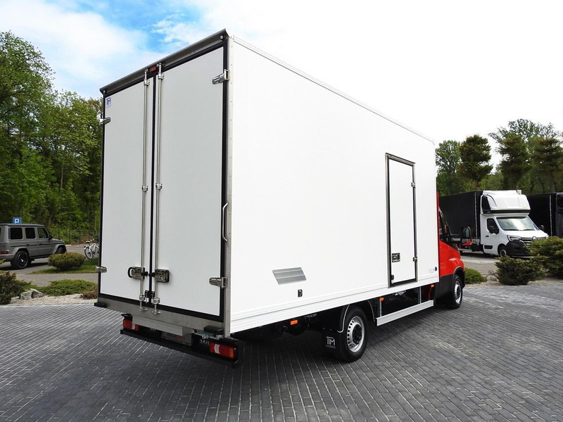 Iveco DAILY 35S18 NOWY KONTENER 10 PALET TEMPOMAT NAWIGACJA KLIMATYZAC - Комбе фургон: слика 3 Iveco DAILY 35S18 NOWY KONTENER 10 PALET TEMPOMAT NAWIGACJA KLIMATYZAC - Комбе фургон: слика 3