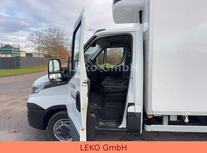 Комбе ладилник Iveco Daily 335C14: слика 18