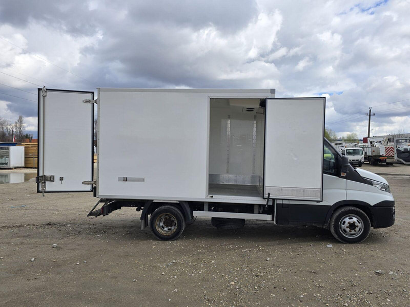 Лизинг на Iveco Daily 35-140 - Carrier Xarios 350 frigo Iveco Daily 35-140 - Carrier Xarios 350 frigo: слика 6 Лизинг на Iveco Daily 35-140 - Carrier Xarios 350 frigo Iveco Daily 35-140 - Carrier Xarios 350 frigo: слика 6