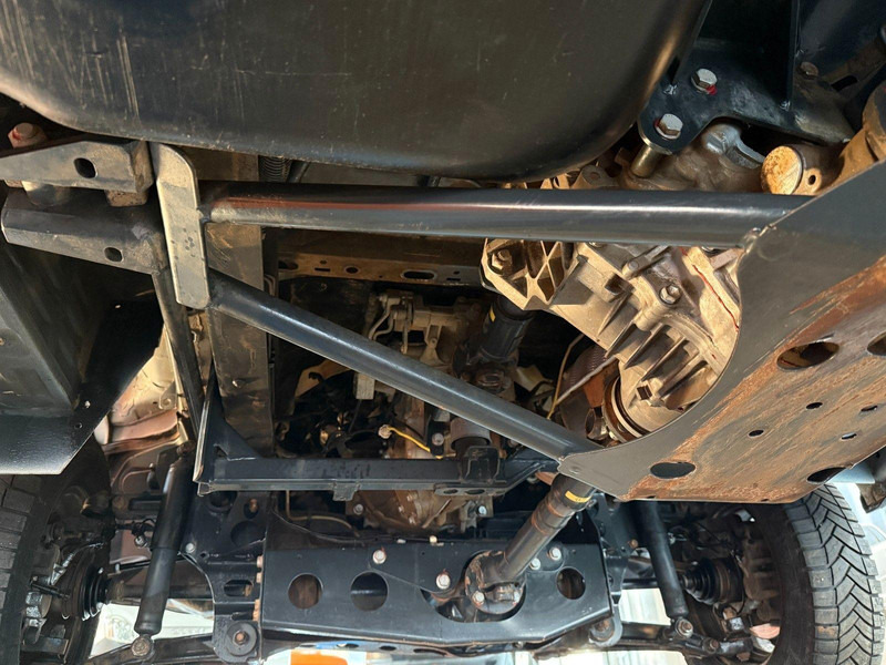 Комбе со отворен сандак, Комби со двојна кабина Iveco Daily 35C15 flatbed: слика 9