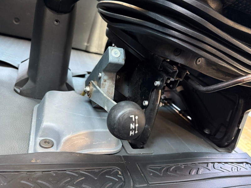 Комбе со отворен сандак, Комби со двојна кабина Iveco Daily 35C15 flatbed: слика 10