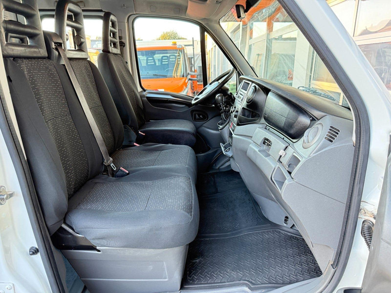 Комбе со отворен сандак, Комби со двојна кабина Iveco Daily 35C15 flatbed: слика 12