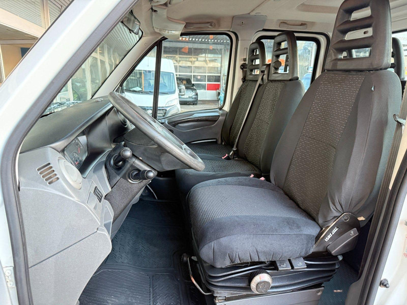 Комбе со отворен сандак, Комби со двојна кабина Iveco Daily 35C15 flatbed: слика 11