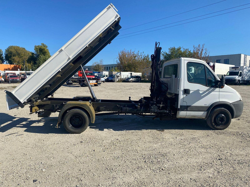 Iveco Daily 65 C 18 - 3 sided Tipper + HIAB 033T Crane - Комби кипер: слика 2 Iveco Daily 65 C 18 - 3 sided Tipper + HIAB 033T Crane - Комби кипер: слика 2