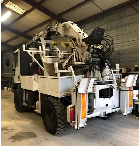 Iveco - Drilling crane truck 4x4 - Машина за бушење: слика 2 Iveco - Drilling crane truck 4x4 - Машина за бушење: слика 2