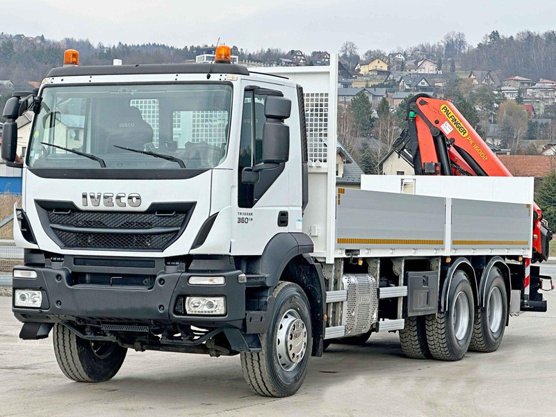 Iveco TRAKKER 360 * PRITSCHE 6,80* PK 16002 B+FUNK*6x4 - Камион со платформа, Камион со кран: слика 4 Iveco TRAKKER 360 * PRITSCHE 6,80* PK 16002 B+FUNK*6x4 - Камион со платформа, Камион со кран: слика 4