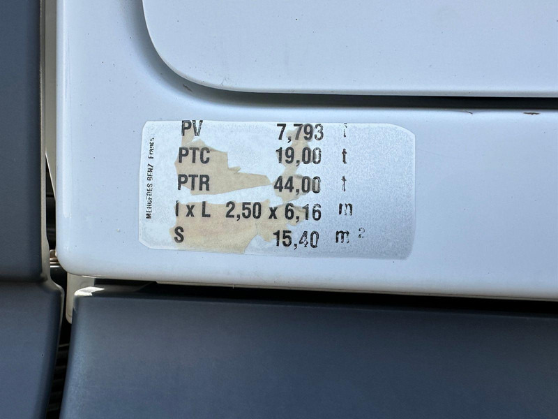 Лизинг на Mercedes-Benz Actros 1845 Mercedes-Benz Actros 1845: слика 8