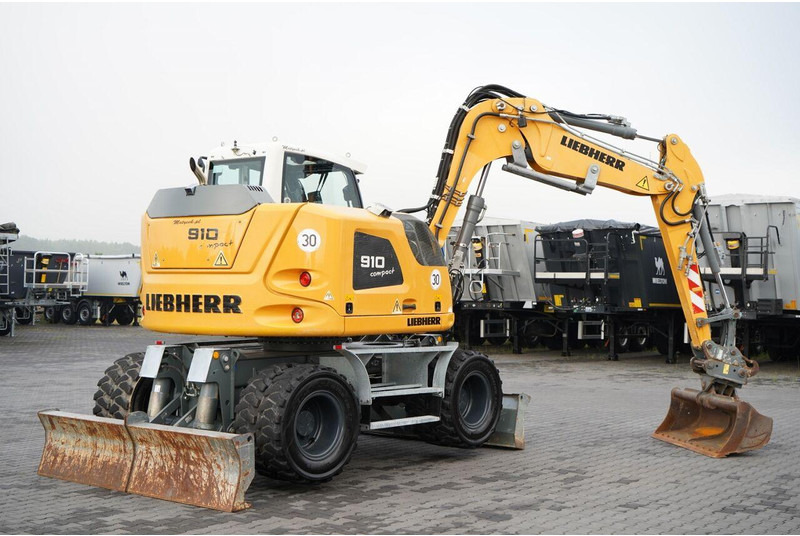 Liebherr 910 COMPACT LITRONIC / KOPARKA KOŁOWA / KLIMATYZACJA / KAMERA - Багер на тркала: слика 4 Liebherr 910 COMPACT LITRONIC / KOPARKA KOŁOWA / KLIMATYZACJA / KAMERA - Багер на тркала: слика 4