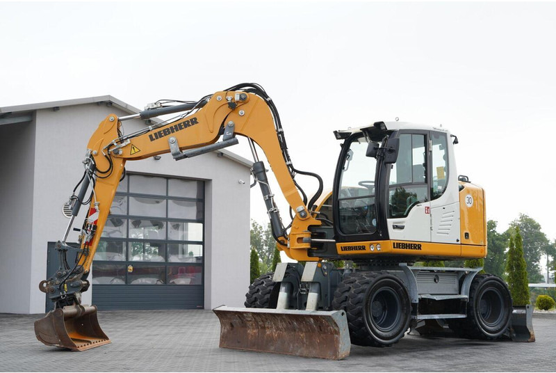 Liebherr 910 COMPACT LITRONIC / KOPARKA KOŁOWA / KLIMATYZACJA / KAMERA - Багер на тркала: слика 1 Liebherr 910 COMPACT LITRONIC / KOPARKA KOŁOWA / KLIMATYZACJA / KAMERA - Багер на тркала: слика 1