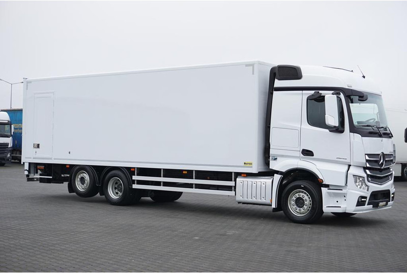 Mercedes-Benz ACTROS / 2645 / E 6 / KONTENER + WINDA / 22 PALETY / ŁAD. 13 467 - Камион сандучар: слика 4 Mercedes-Benz ACTROS / 2645 / E 6 / KONTENER + WINDA / 22 PALETY / ŁAD. 13 467 - Камион сандучар: слика 4