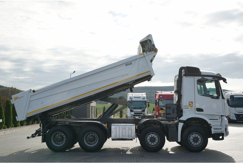 Mercedes-Benz AROCS 3243 / 8x4 / WYWROTKA DWUSTRONNA / HYDROBURTA / BORDMATIC - Кипер: слика 5 Mercedes-Benz AROCS 3243 / 8x4 / WYWROTKA DWUSTRONNA / HYDROBURTA / BORDMATIC - Кипер: слика 5