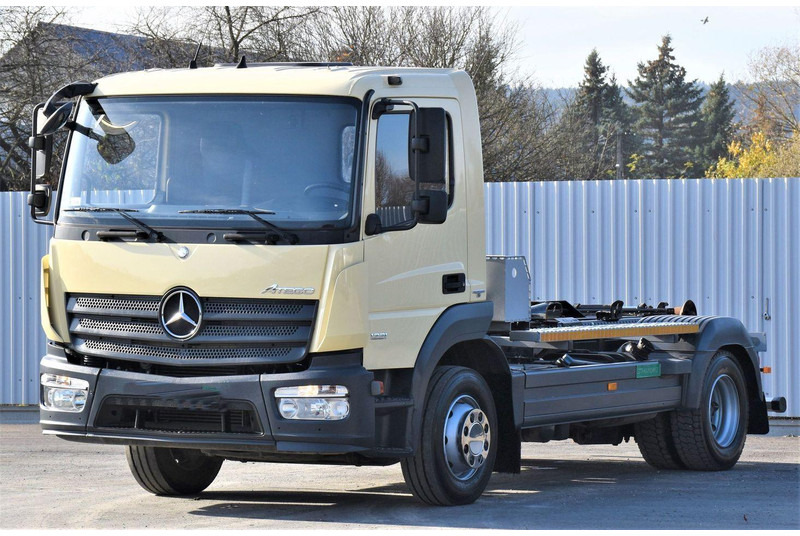 Mercedes-Benz ATEGO 1221 * ABROLLKIPPER * TOPZUSTAND - Камион со кука за подигање: слика 4 Mercedes-Benz ATEGO 1221 * ABROLLKIPPER * TOPZUSTAND - Камион со кука за подигање: слика 4
